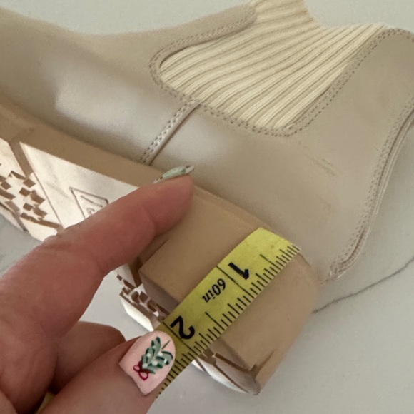 Stylish Cream Kids Ankle Boots - Picture 9 of 12